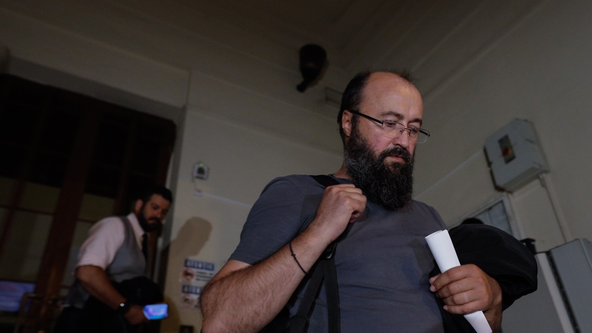 Visarion Alexa părăsește sediul Judecătoriei sectorului 6 din București, sâmbătă 17 septembrie 2022. Foto: Inquam Photos / George Călin