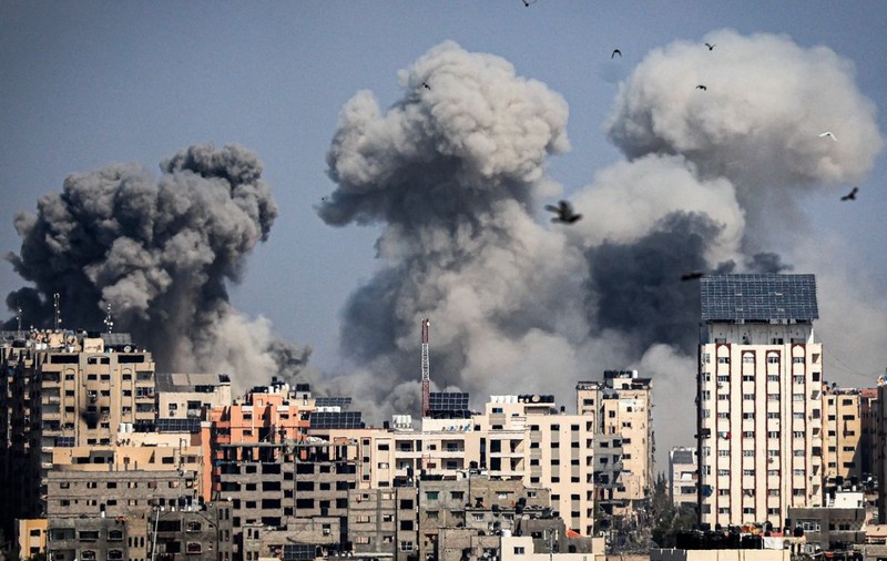 În pragul invaziei, Hamas anunță că 13 ostatici pe care îi ținea în Gaza au fost uciși și dă vina pe raidurile aeriene israeliene