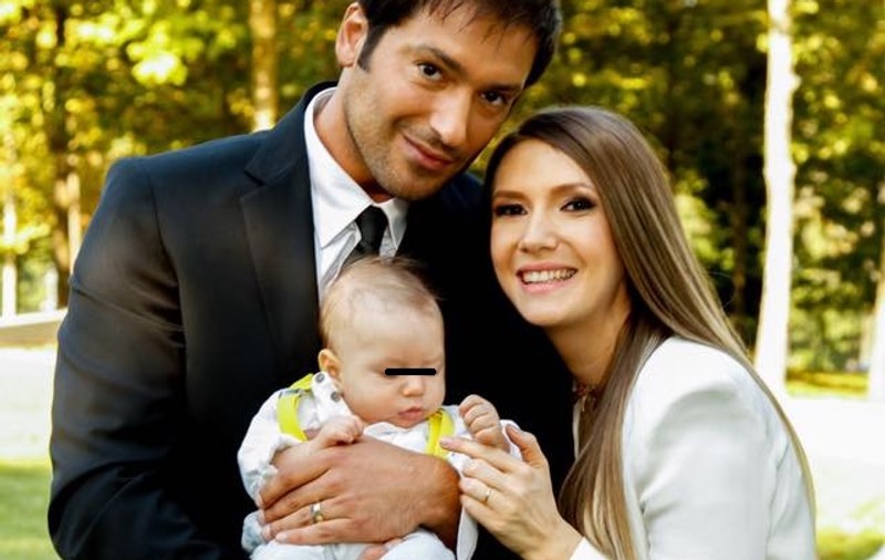 Adela Popescu și Radu Vâlcan au plecat la Șușani. Micuțul Alexandru, primul selfie cu părinții