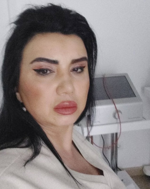 Ce a pățit Adriana Bahmuțeanu după ce a protestat în fața Tribunalului București: „Un necaz nu vine niciodată singur”