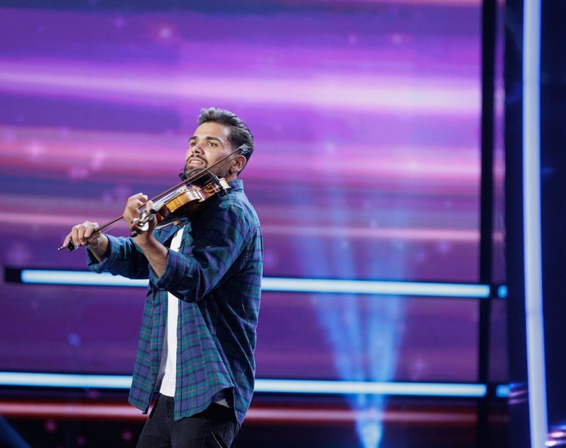 Cine este Iosif Mândru, concurentul care a încheiat seara apoteotic la „Românii au talent” 2026. „Nu știu notele, nu știu să citesc o partitură”