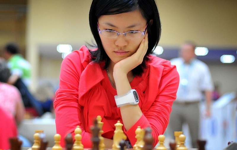 Avem o nouă ”regină”: Hou Yifan este noua campioană mondială