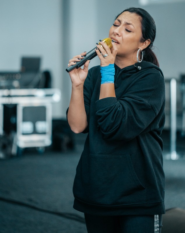 Andra se pregătește intens pentru concertul de la Sala Palatului. Imagini în premieră de la repetițiile alături de mari artiști ai României | FOTO