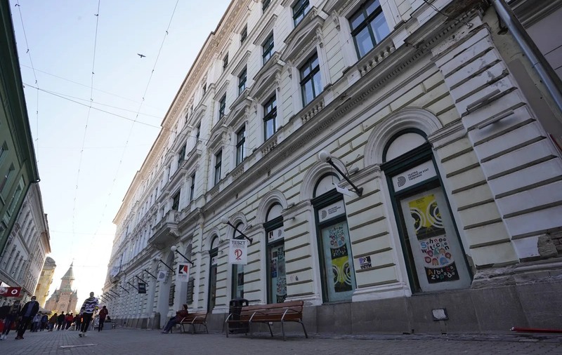 Actriţă rănită pe scena Teatrului German din Timișoara, după ce un decor s-a prăbuşit peste ea în timpul spectacolului