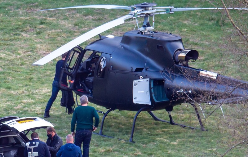 O britanică s-a trezit cu actorul Tom Cruise aterizând cu elicopterul în grădina ei