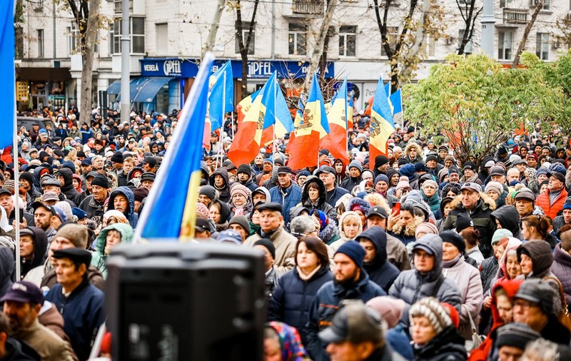 Protest cu mii de oameni la Chișinău, organizat de partidul ȘOR. Polițiștii au reținut 16 persoane | VIDEO