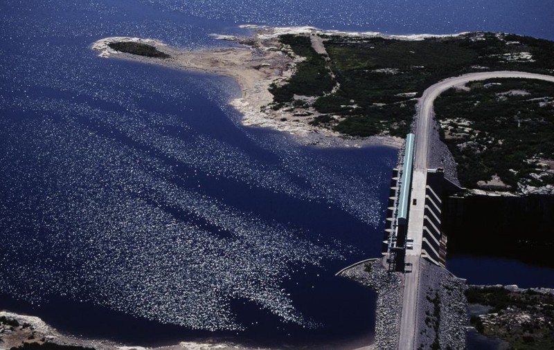 Megaproiectul hidroelectric James Bay din Canada a eliberat mercur natural în ape, otrăvind peștii și comunitățile indigene Cree. Foto: Getty Images