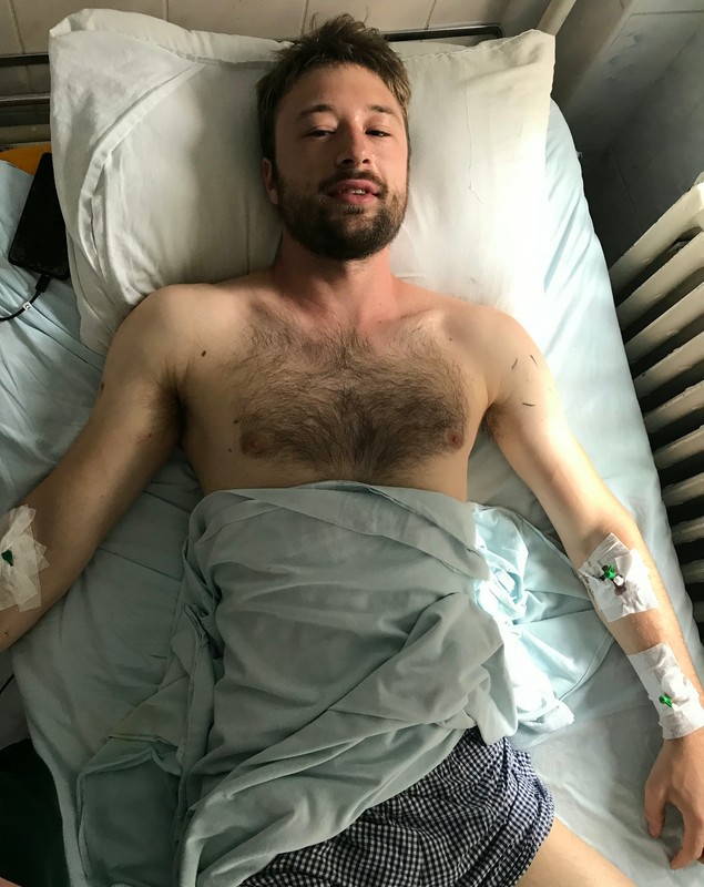 GALERIE FOTO | Cum i-a salvat o britanică viața iubitului ei atacat de un urs în România