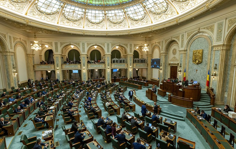 Val de moțiuni împotriva guvernului Bolojan: care sunt ministerele vizate