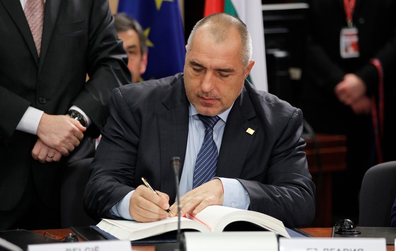 Premierul Bulgariei susține că turiștii români sunt responsabili de răspândirea pestei porcine pentru că aruncă gunoaiele la marginea drumului
