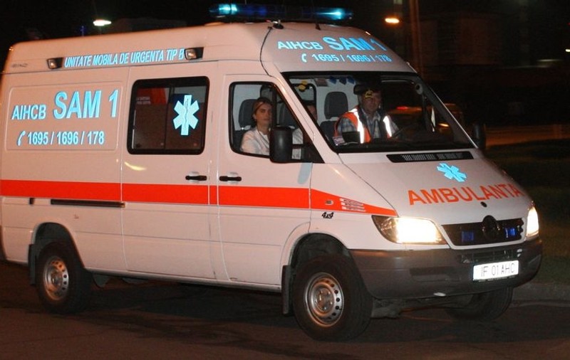 Bărbat găsit mort într-o parcare