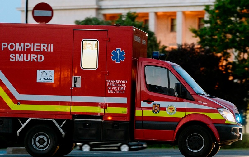 O femeie a căzut de la etajul 10 al unui bloc din Timișoara. Victima, transportată la spital