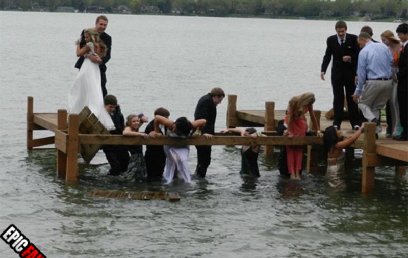Te căsătoreşti în curând? Uite ce GHINION au avut aceşti nuntaşi | FOTO