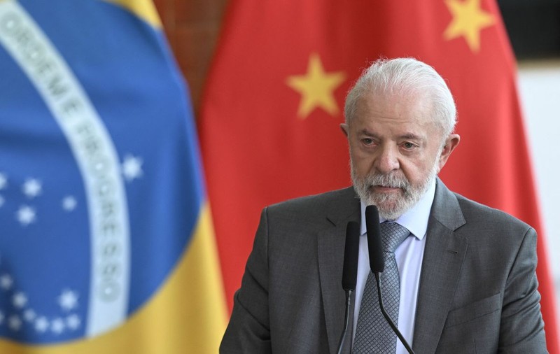 Preşedintele brazilian Lula da Silva a fost externat şi a vorbit public pentru prima dată după operaţiile suferite: „Sunt întreg”