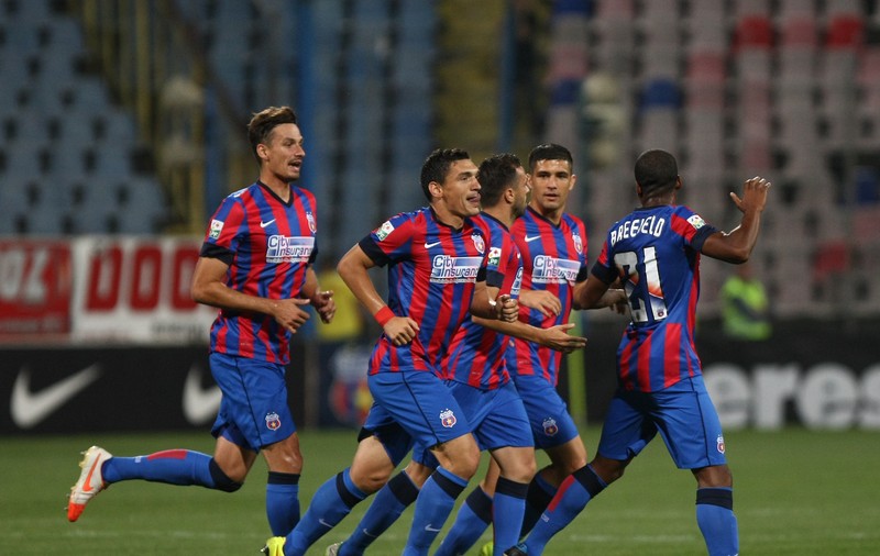 VIDEO & GALERIE FOTO/ Liga I: Steaua - Gaz Metan 3-1. ^ "Dublă" Keşeru. Sânmărtean a înscris  direct din corner. Steaua a urcat pe primul loc