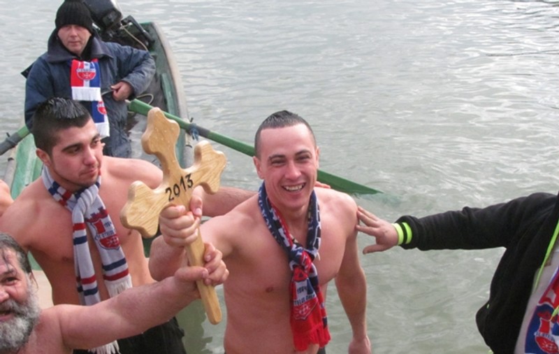 La Galaţi, suporterii Oţelului au sărit după Cruce