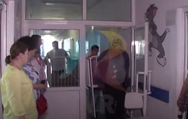 VIDEO / Pătuțuri vechi de trei decenii, schimbate acum la Spitalul Județean de Urgență Buzău