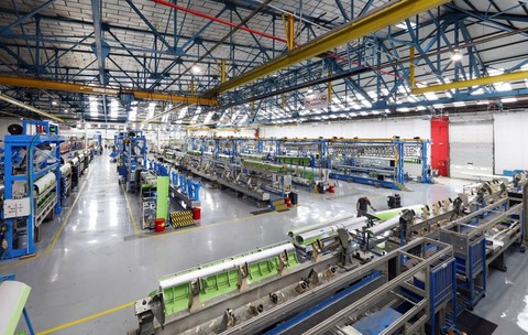 160 de români, angajați să producă piese pentru cel mai vândut avion din lume, Airbus A320, într-o fabrică din Cluj