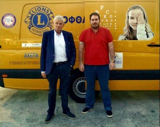 Sorin Oprescu, în septembrie 2023, după ce a vizitat o unitate mobilă de examinare oftalmologică de la Târgul Internațional din Salonic. Sursa foto: pagina de  facebook a Lions Club Thessaloniki Metropolitan
