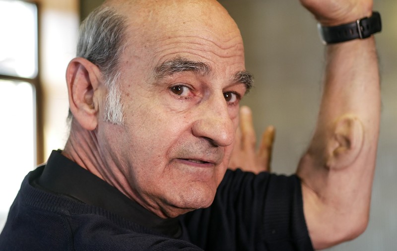 INTERVIU | Stelarc, artistul cu o ureche implantată în braţ: ,,În viitorul apropiat, am putea trăi fără puls" - VIDEO