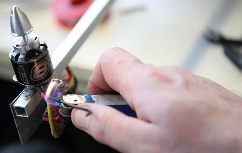 Inginerii de la EPFL au inventat primul motor în formă de fir. Foto: Getty Images