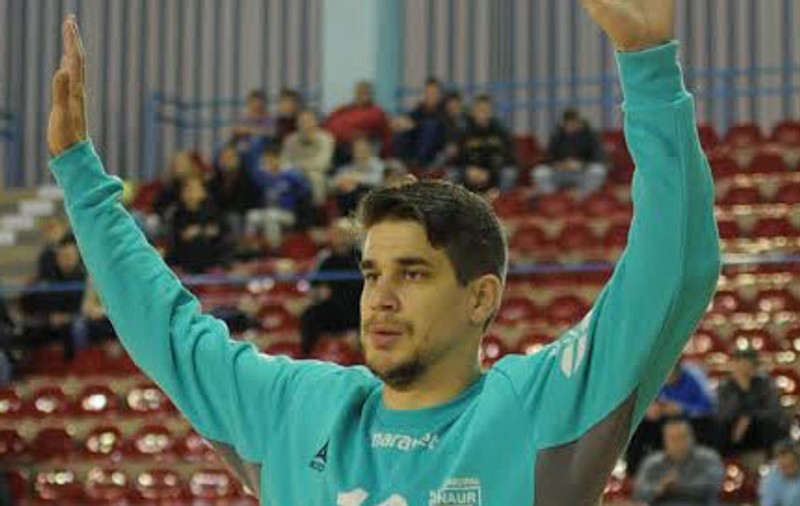 Minaur avansează în ”sferturile” Cupei