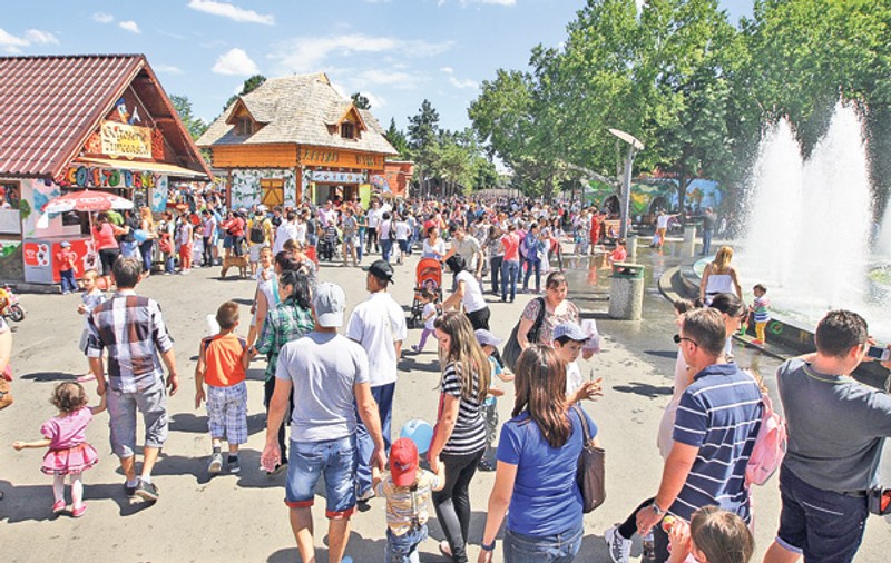 Invazia prichindeilor! Ieri, de ziua lor, copiii n-au ratat nici o activitate din cele pregătite pentru ei în toată ţara | FOTO