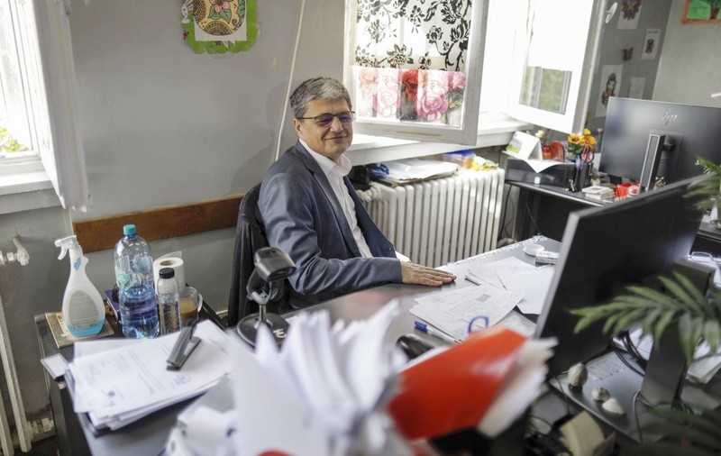 Marcel Boloş şi-a făcut cruce după ce a văzut în ce condiții lucrează angajații din Trezorerie: „Doamne ferește”