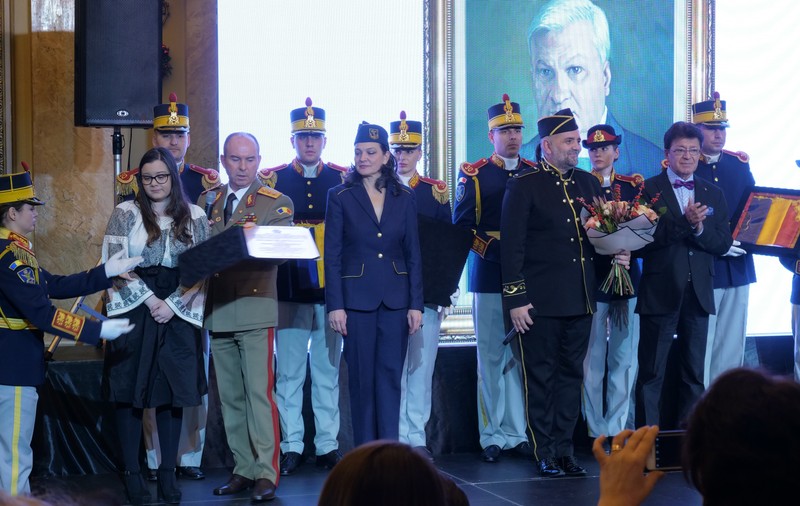 Ce cadou inedit i-a făcut Daniel Iordăchioaie tatălui său. A cerut să îmbrace haina militară!