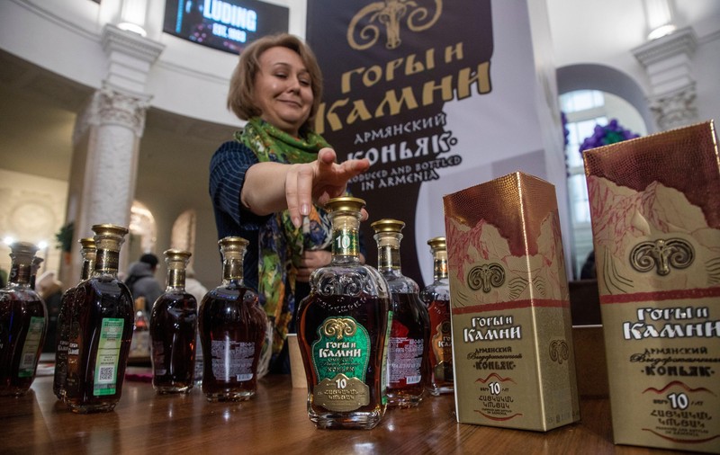 Elitele de la Kremlin consumă tot mai mult alcool, pe măsură ce războiul se prelungește, scrie presa rusă independentă. „Paharul unora s-a transformat într-o sticlă"