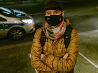 Florin s-a mutat de câteva luni la Berlin împreună cu partenerul său. La șapte dimineața a fost primul votant de la secția 158 la Ambasada României la Berlin