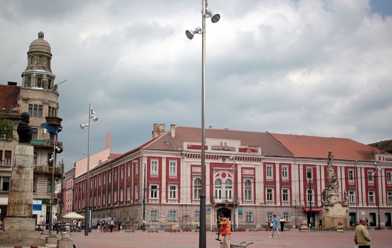 ANCHETĂ/Tineri din Timișoara stau cu mii de euro blocați în conturi și așteaptă ca primăria să-și țină cuvântul