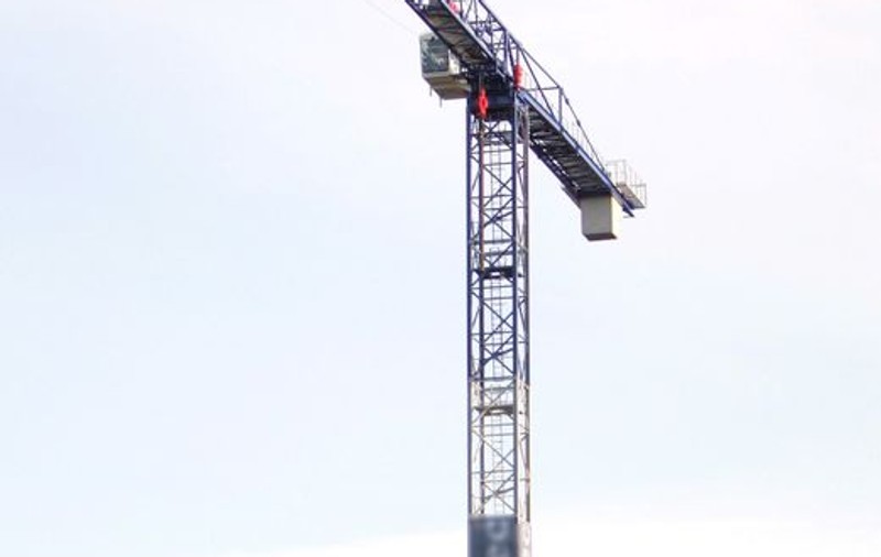 S-a trezit la 45 de metri înălţime, după o noapte de beţie