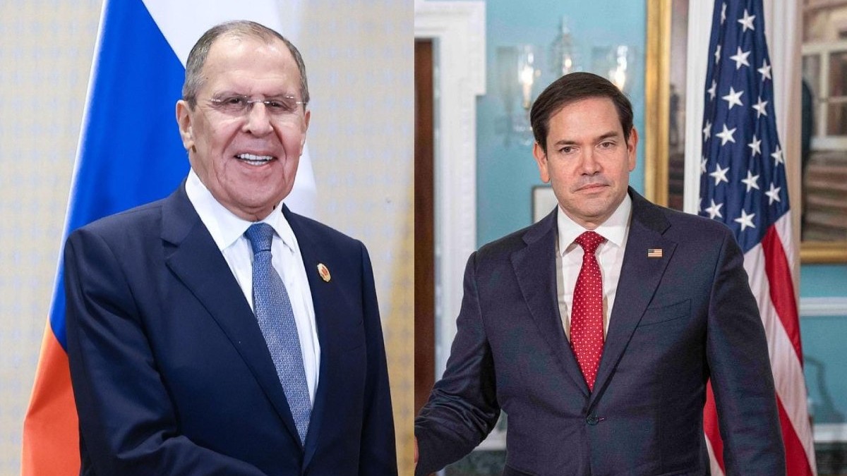 în stânga Serghei Lavrov, ministrul rus de externe, în dreapta Marco Rubio