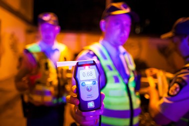 În România poţi conduce un autovehicul doar cu alcoolemie zero