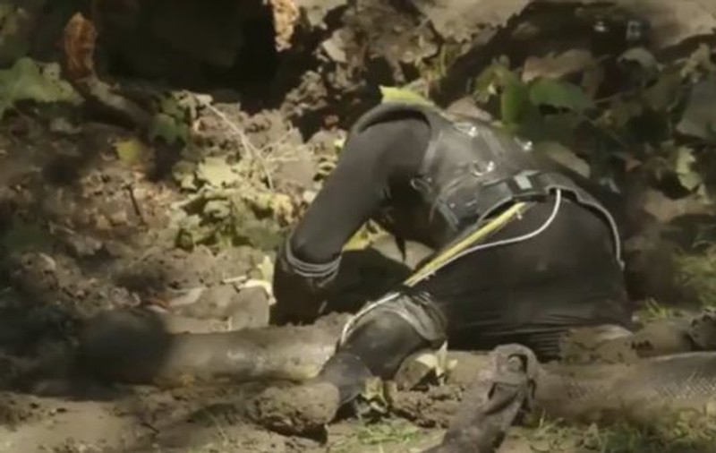 EXPERIMENT EXTREM! ÎNGHIȚIT DE VIU de o ANACONDA! A mers PÂNĂ LA CAPĂT?