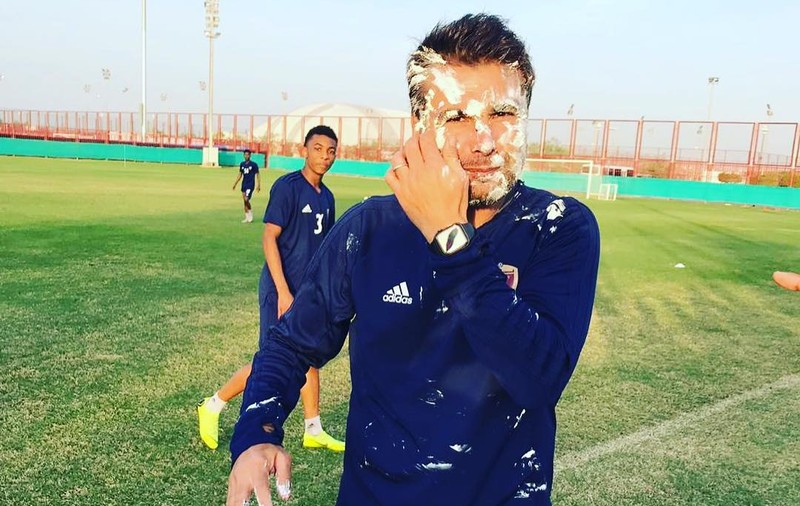 Adrian Mutu a fost sărbătorit cu tort la Al Wahda. Antrenorul a fost bătut cu frișcă de jucători | GALERIE FOTO&VIDEO