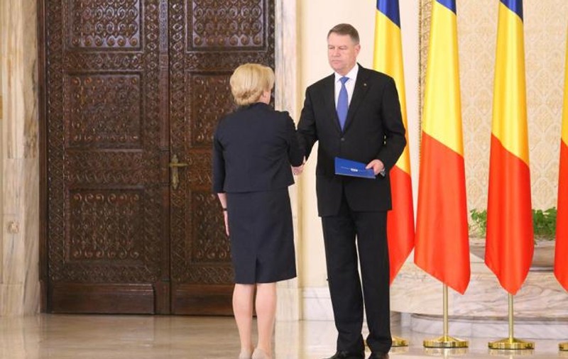 Președintele poate respinge o singură dată numirea unui ministru. Premierul nu poate veni cu acelaşi nume, a doua oară