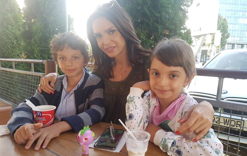 VIDEO/ Cristina Spătar își crește copiii în casa fostului soț. „Deocamdată e mai bine așa”