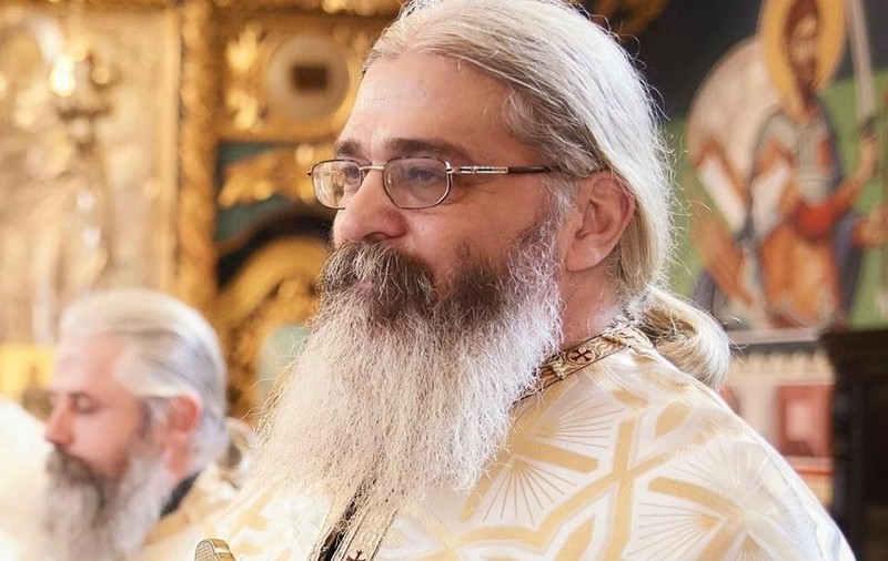Un preot din Iași vrea ca tinerii să meargă la slujba de Înviere, „măcar o oră”. Reacția Patriarhiei: „Orice mesaj incitator nu reprezintă BOR”