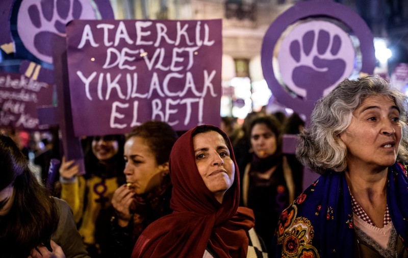 The Guardian: Partidul lui Erdoğan propune o lege care ar elibera bărbații închiși pentru abuzuri sexuale asupra copiilor