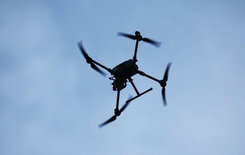 Suedia a dezvoltat o tehnică militară nouă: 100 de drone dirijate de un singur pilot
