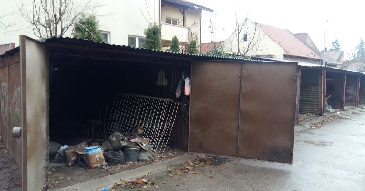 Primăria Timișoarei demolează garajele dintre blocuri, devenite focare de infecție