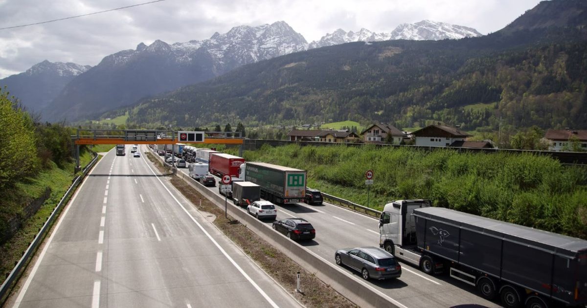 Mai multe mașini și TIR-uri sunt pe autostrada Tauern din Austria