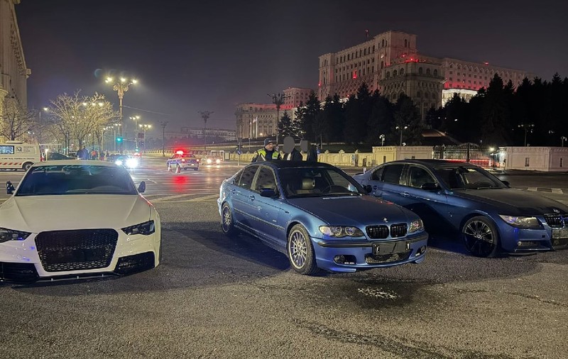 Un șofer de 19 ani conducea un BMW cu stroboscoape, în mijlocul Bucureștiului. Polițiștii l-au amendat și i-au luat permisul pentru 90 de zile