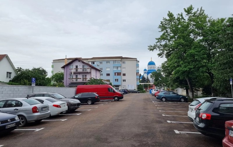 1.000 de lei pentru un loc de parcare în Oradea: 21.000 de șoferi sunt obligați să își pună plăcuțe noi într-o lună