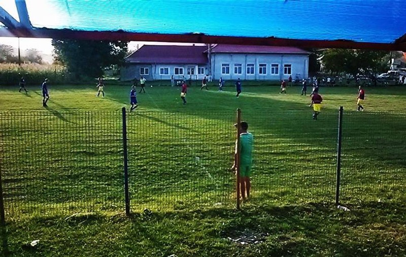 Violențe la un meci din Liga B Prahova: arbitrul a fost bătut, asistenții s-au îmbrăcat în tricouri ale gazdelor să scape de furia spectatorilor