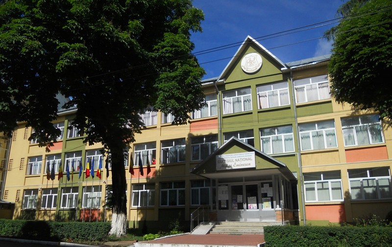 Cum a ajuns un elev olimpic să fie dat în judecată înainte de bacalaureat chiar de directoarea liceului la care învăța. Motivul supărării?