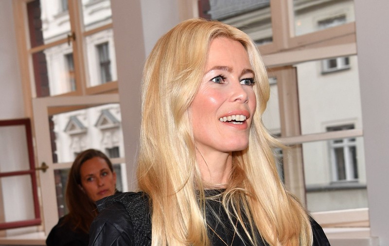Claudia Schiffer a pozat goală la 48 de ani