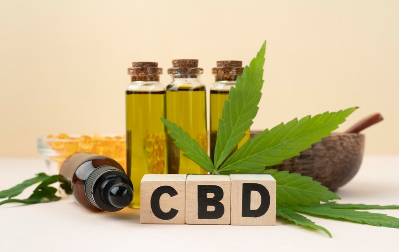 CBD în lumea sănătății și bunăstării: Care sunt beneficiile uleiului de canabis?